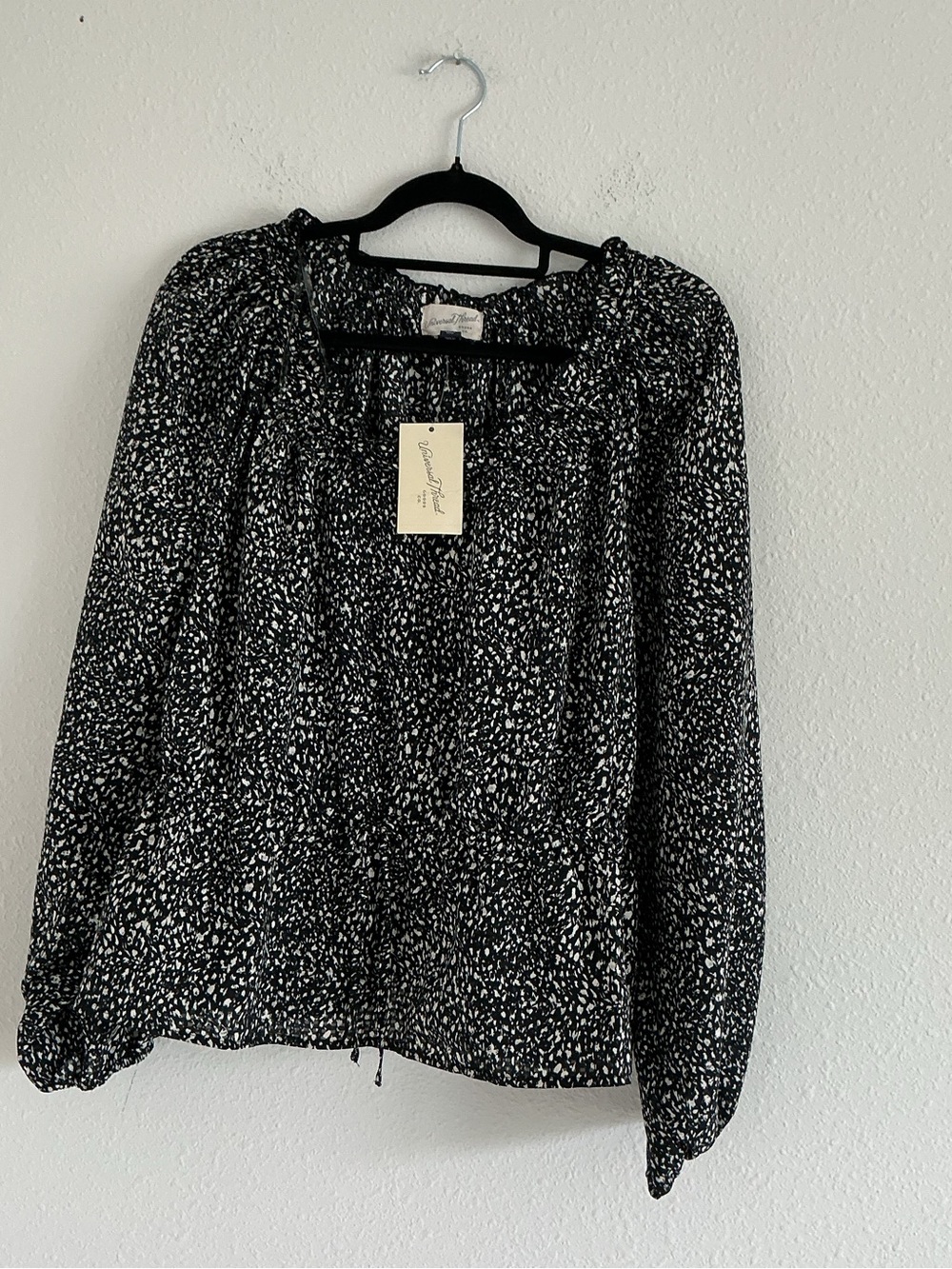 Universal Thread Black and White Speckled Peasant Blouse
